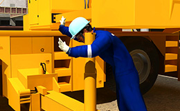 Lifting – Risks near operating crane radius